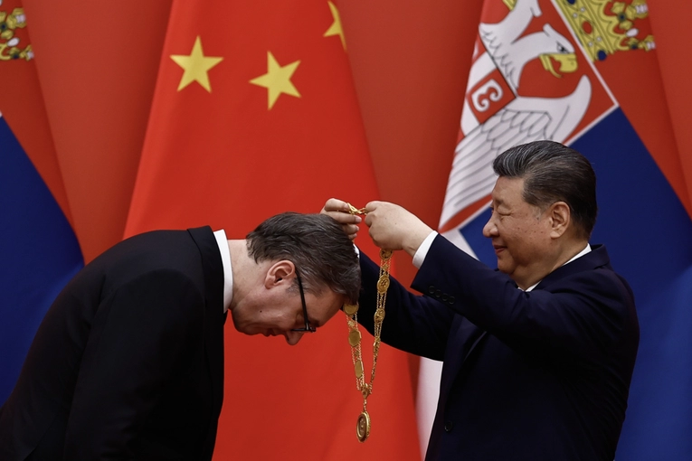 Xi odlikovao Vučića